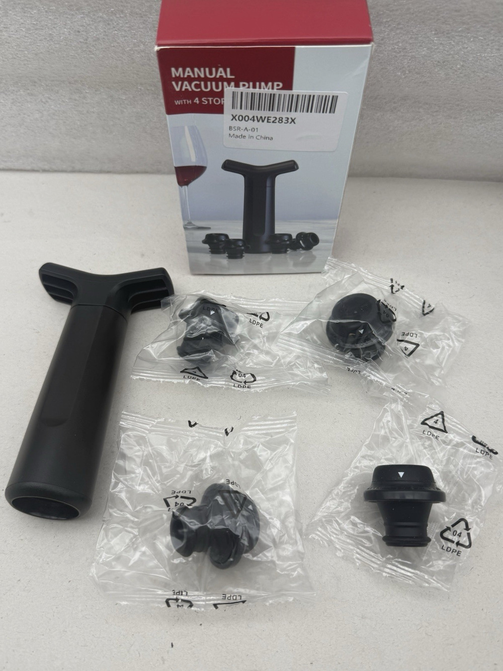 Wine Stopper, Wine Saver Vacuum Pump with 4 Reusable Stoppers, OPEN BOX *READ